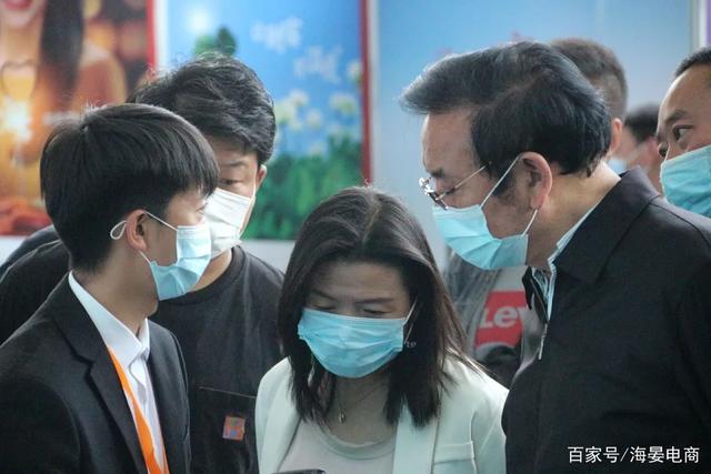 中国银联携手三江源生态保护基金会共同打造“低头捡星光”环保艺术展