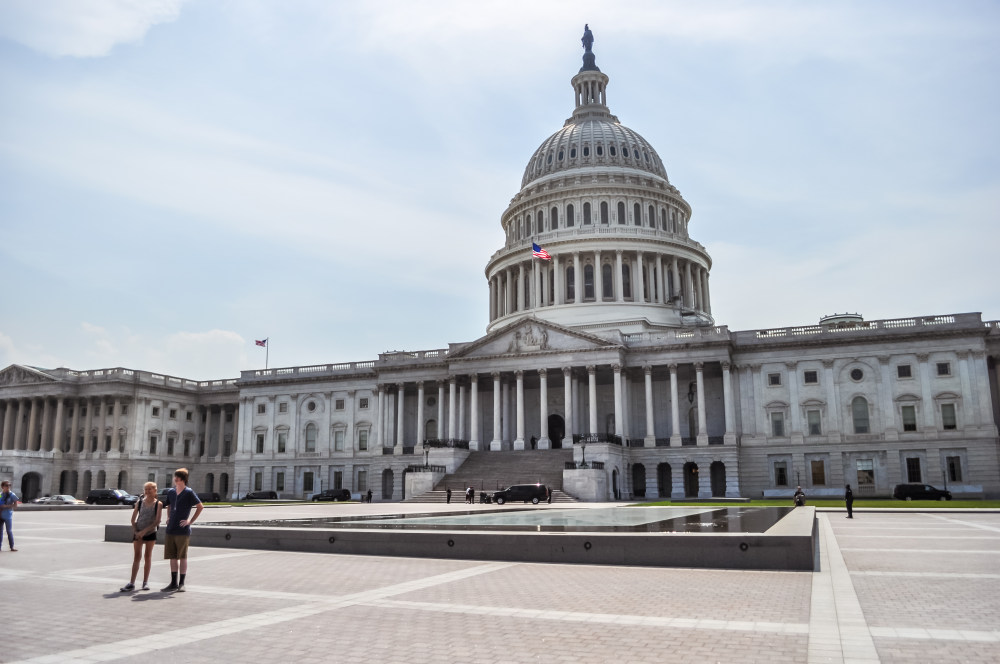 裁员15%、暂停派息 英特尔二季度净亏16亿美元