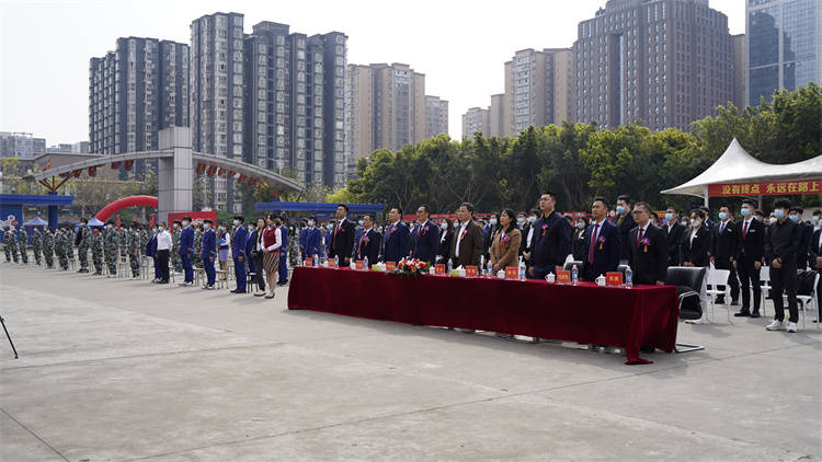 纳指历史性时刻：2万点是新起点？